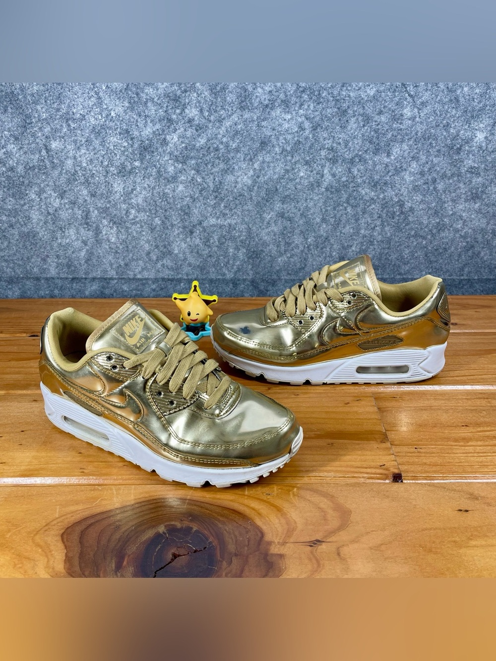 Nike Air Max 90 SP Womens Size 8.5 Metallic Gold Sneakers (CQ6639-700) FLAWS